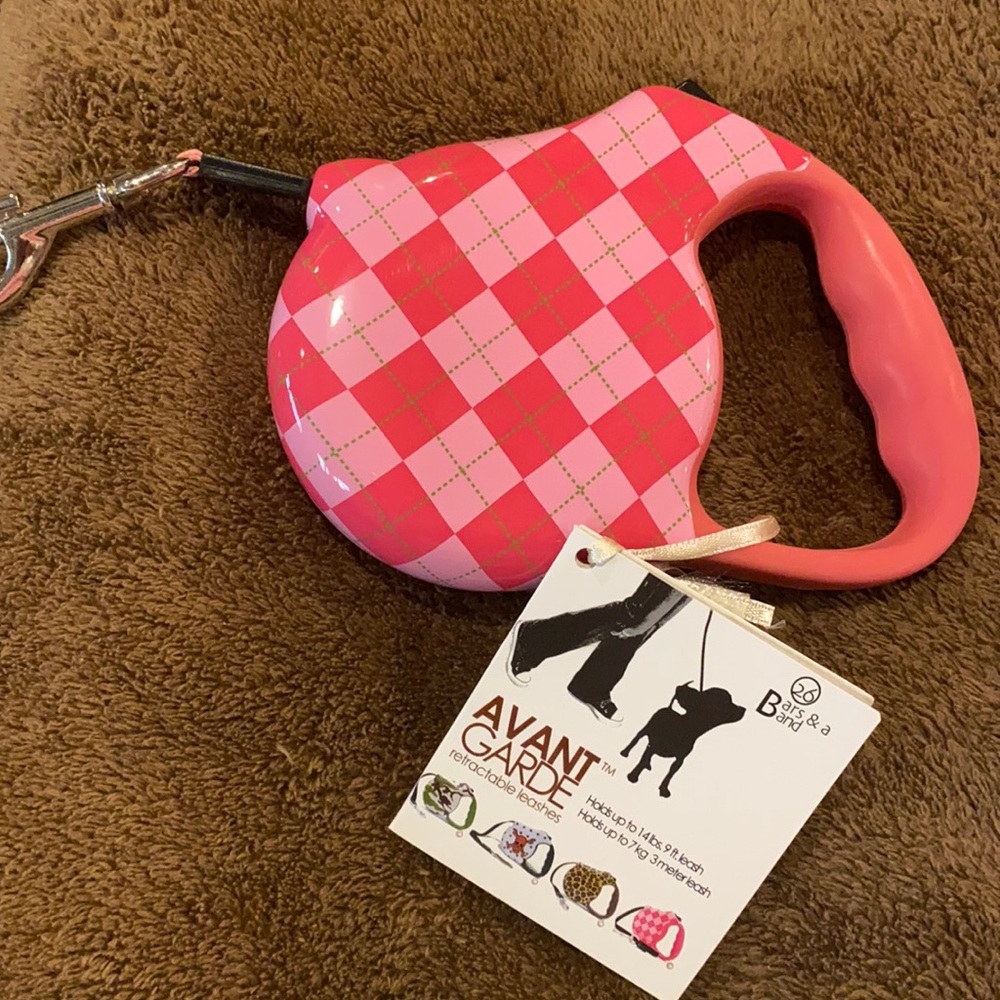Avant Garde Retractable Leash 🐾